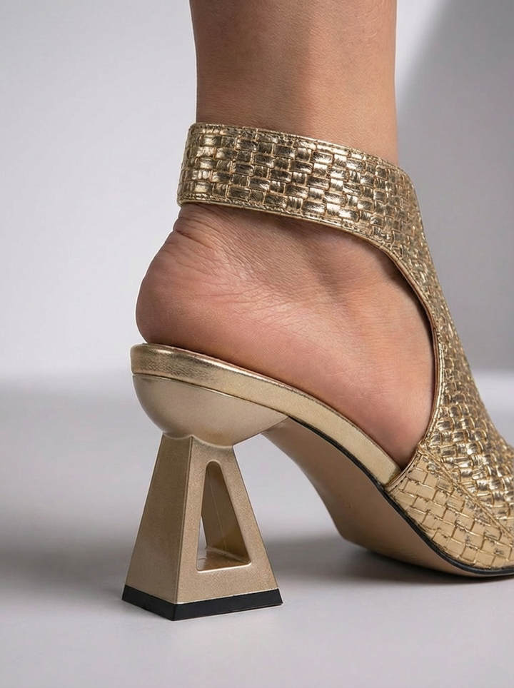 Thalina – Elegant braided sandals